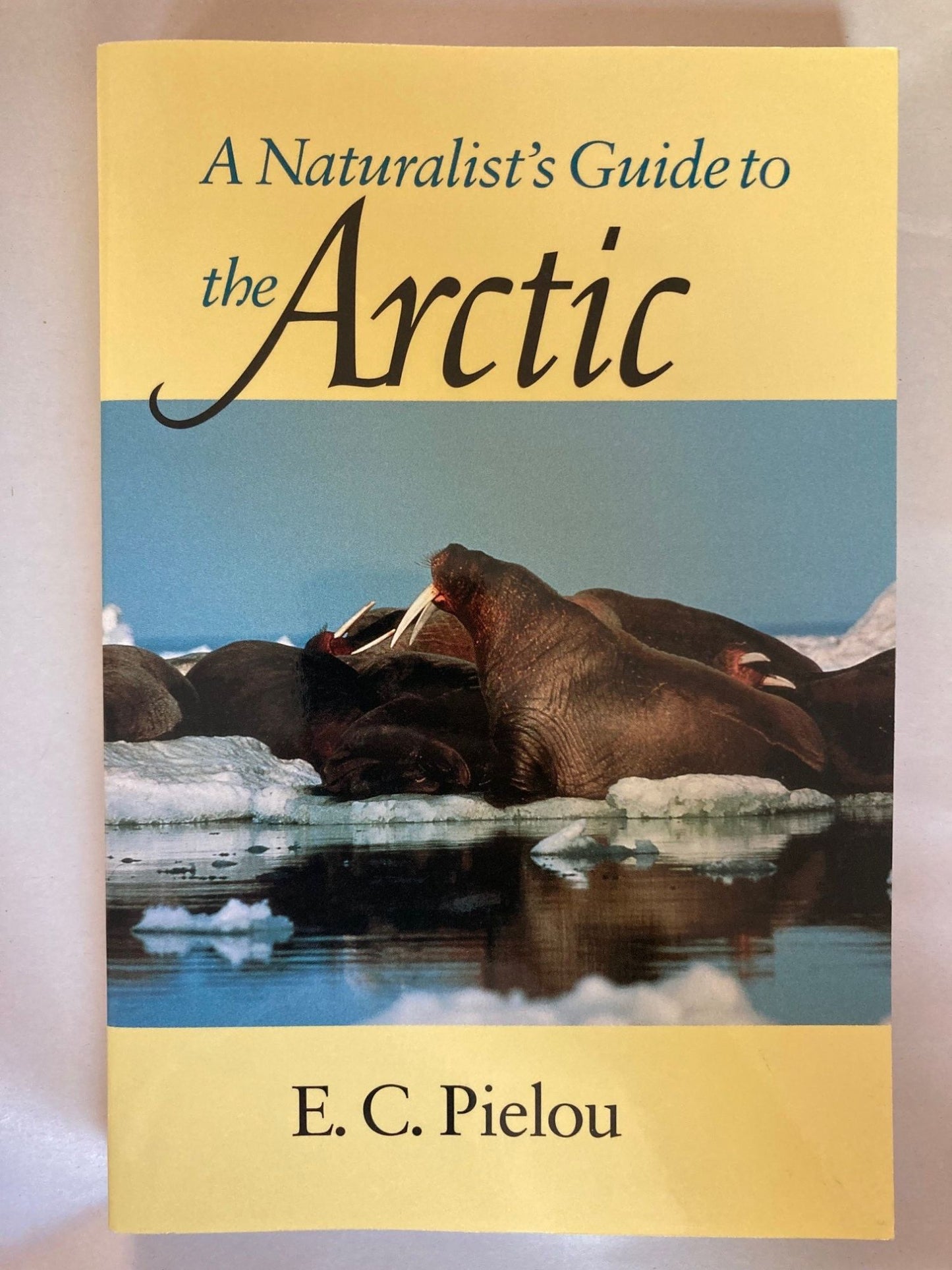 Book cover A Naturalist's Guide to the Arctic