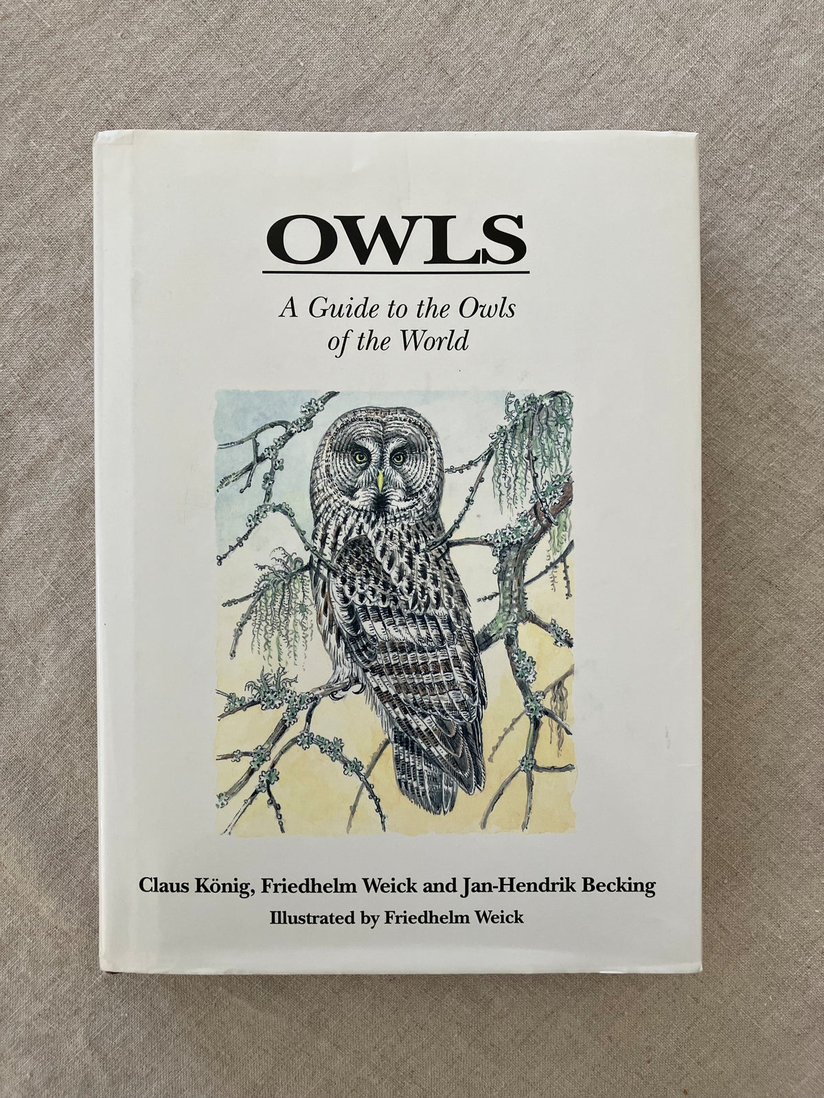 Owls: A Guide to the Owls of the World