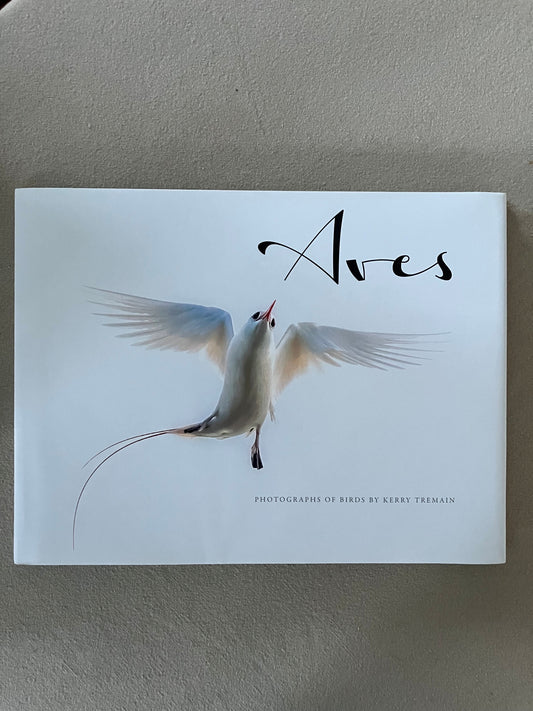 Aves: Photographs of Birds by Kerry Tremain